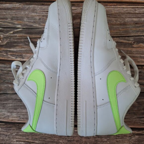 Nike Air Force 1 07 Low barely volt white and bright green women's size 9.5 - Picture 5 of 7